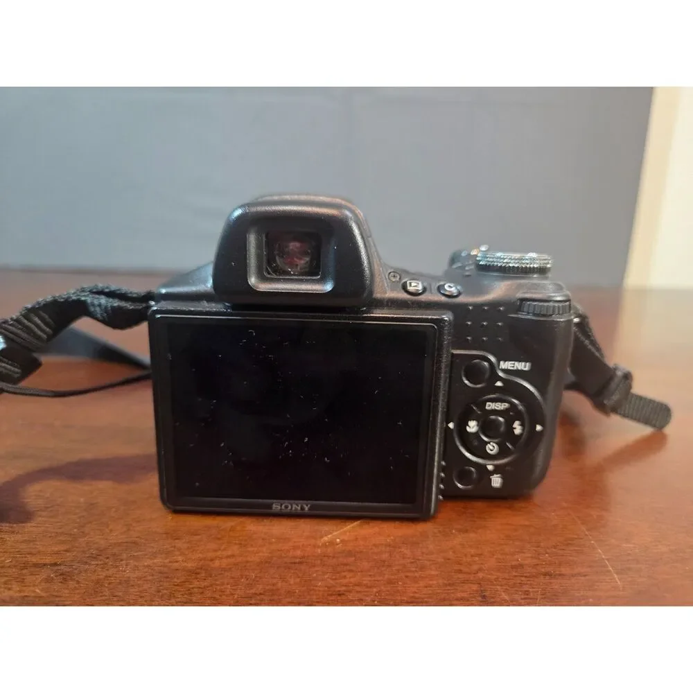 Sony Cyber-shot DSC-HX100V Camera Bundle w/ Tamrac Bag, Cables & Battery